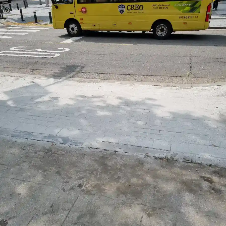 파손·돌출 구간 재시공 시공 후 - 차량진출입로시공