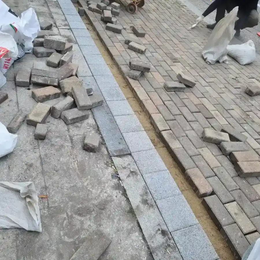 마당포장 대신 진출입로가 필요하다면, 차량진출입로시공